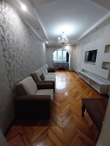 11 00: 3 комнаты, 70 м², ул. Курманжан Датка-Гапара Айтиева, Индивидуалка, 2 этаж, Евроремонт — 3