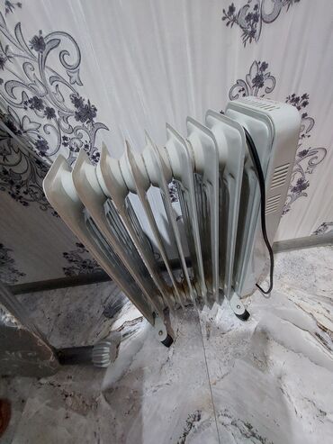 Elektrikli qızdırıcılar və radiatorlar: Radiatr satilir 50 m