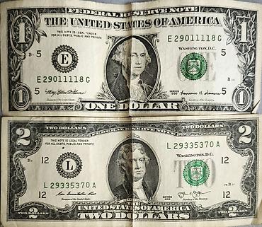 Digər aksesuarlar: 2və1 Dollar. 2Dollar 2013;1Dollar 1999 cu ullərə aiddir. Ikisi — 1