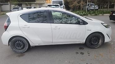 Toyota: Toyota Aqua Taksi braxlişi var depozit 200 manat gundelik 35 manat — 2