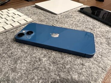 Apple iPhone: IPhone 13, Б/у, 128 ГБ, Blue Titanium, Зарядное устройство, Защитное стекло, Чехол, 73 %