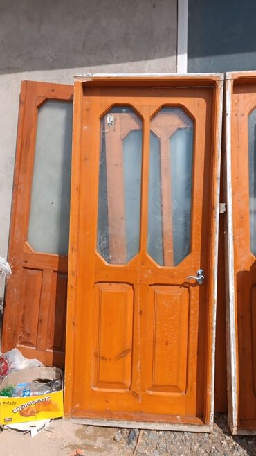 Soyuducu vitrinləri: Taxta Otaq qapısı