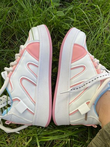 Кроссовки и спортивная обувь: Состояние новое(одевали только один раз) Двойные шнурки👟 Очень