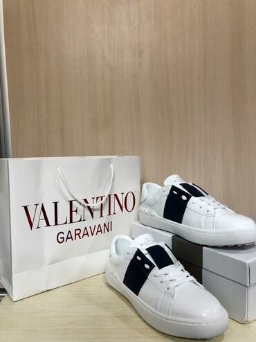 кыргызские национальные платья на кыз узатуу: Кроссовкалар, 43, Valentino Garavani, Жаңы, түсү - Ак, Өзү алып кетүү, Акылуу жеткирүү