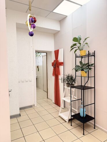 Бутики: Сдаю Бутик, 30 м², С ремонтом, Действующий, Без оборудования — 19