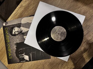 Digər musiqi alətləri: Vinil disk (Plak) satılır, 1-2 dəfə dinlənilib, cızığı yoxdur