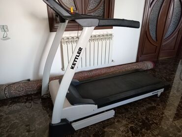 Maskalar, eynəklər: Kettler qaçış trenajoru - Brend: KETTLER - Elektron konsol: böyük LCD