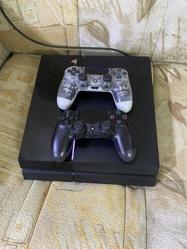 PS4 (Sony PlayStation 4): Продаю пс 4 fat 500g в комплекте 2 джойстика 
Состояние среднее