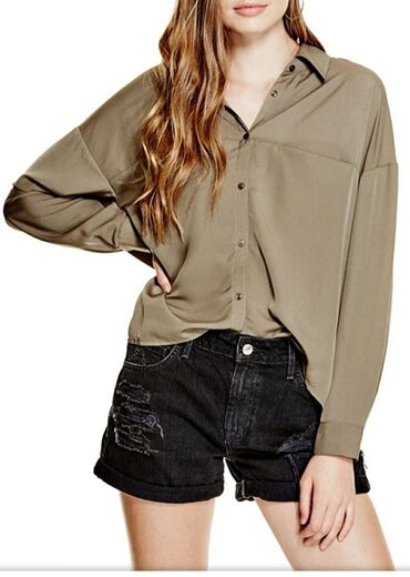 ženske bluze i košulje: Maslinasto zelena košuljakežual,lako uklopljiva,veličina s.Košulja
