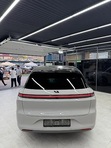 я ищу машину: Lixiang L6: 2025 г., 1.5 л, Автомат, Гибрид, Внедорожник — 4