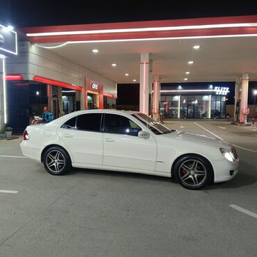 Mercedes-Benz: Mercedes-Benz E-Class: 2.2 l | 2006 il Sedan — 5