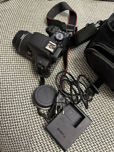 фото камера: Срочно Продам фотоаппарат Canon EOS 80D с объективом Canon EF-S 18-55