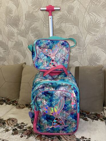 Çantalar: Mektebli çantasi ve yemek çantasi. Dest sekilde satilir. Sentyabrda — 3
