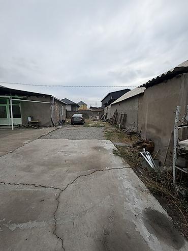 Продаётся земельный участок с постройками и внутренним двором. 1линия