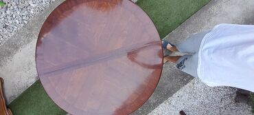 stolice od drveta rucni rad: Trpezarijski sto, Okrugli, Drvo, Upotrebljenо