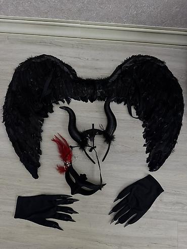 su perisi sekilleri: Tematik kostyum dəsti – “Qaranlıq Mələk/Demon” Tərkibi: - Böyük qara — 1