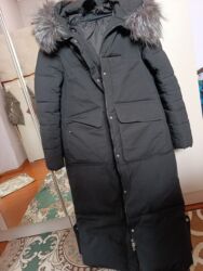 Пуховики и зимние куртки: Пуховик, Длинная модель, С мехом, С капюшоном, Приталенная модель, S at lalafo.kg — 1 Пуховики и зимние куртки: Пуховик, Длинная модель, С мехом, С капюшоном, Приталенная модель, S — 1