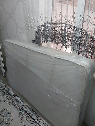 Үй жана бакча: Кровати и матрас. Продаются односпальные кровати: деревянная с красной — 3