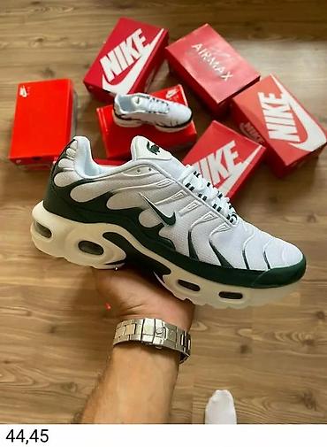 moon boot: 3900 din
A👟 — 1