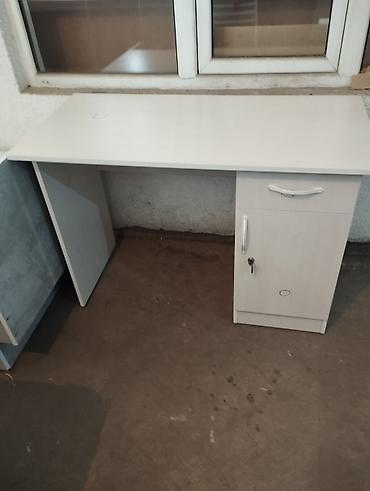 Офисные столы: Офисный стол, Новый, Нерегулируемый, ЛДСП, Самовывоз, Бесплатная доставка, Платная доставка — 8