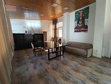 xirdalanda ev: Nərimanov rayonu, Məmməd Araz və Şəmsi Rəhimov küçələrinin — 1