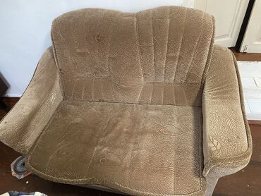 мебель диван кресло: Прямой диван, цвет - Золотой, Б/у