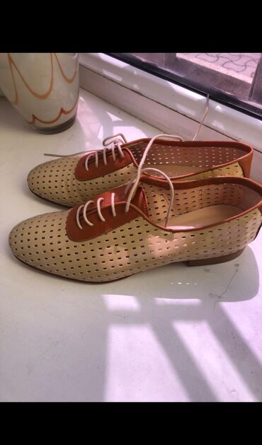 Босоножки, сандалии, шлепанцы: Летние туфли производ Италия 
 кожаные, очень красиво сидят на ногах