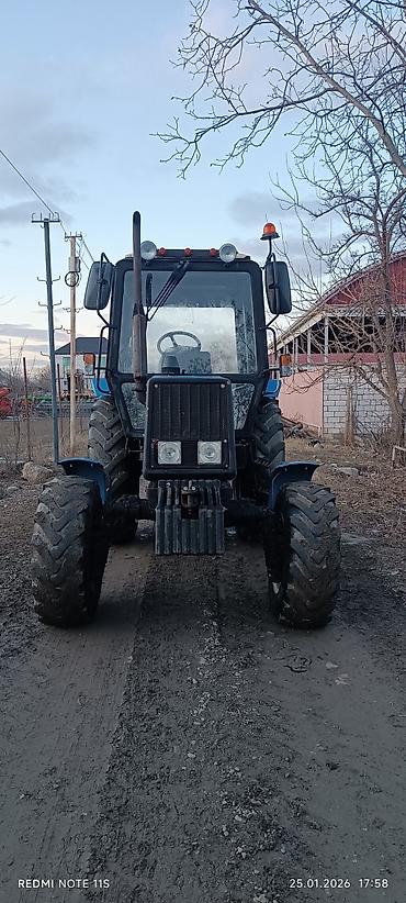 Traktorlar: Belarus MTZ traktoru - Güclü dörd silindrli dizel mühərrik - Ön və — 15
