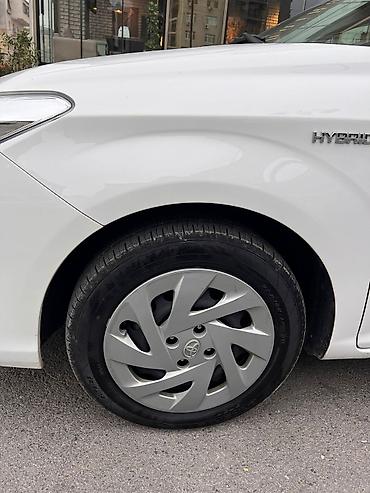 corolla cros: Toyota hibrid sedan – ağ rəng Xüsusiyyətlər: - Hibrid sistem (benzin — 3