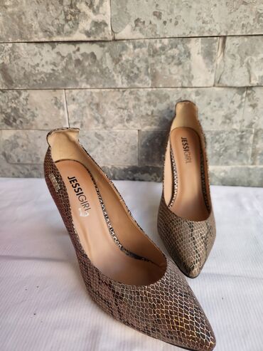 Salonke: Salonke, 38 — 4