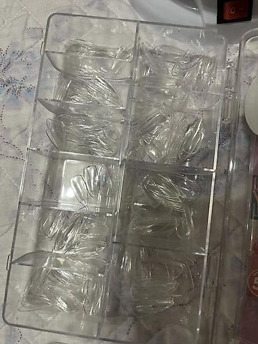 Другое оборудование для салонов красоты: Набор для маникюра В комплекте: - УФ/LED лампа SUN 5. - — 5