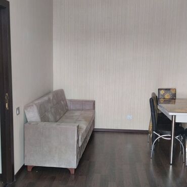 Uzunmüddətli kirayə mənzillər: Gəncədə.GDU nun 2 ci korpusuna yaxın Bayraq meydanına yaxın 12 — 9