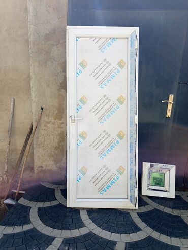 seyf qapi: PVC qapı və kiçik pəncərə paketi - Material: ağ PVC (plastik) profil