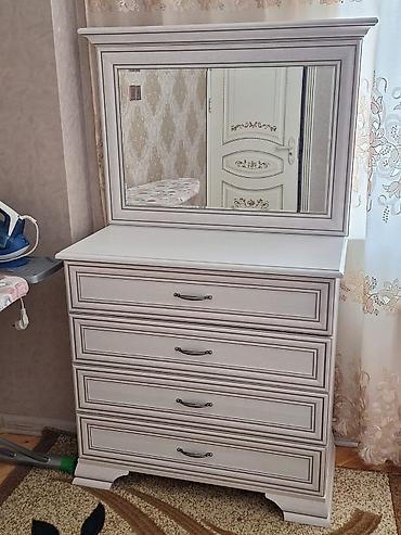 Komodlar: Klassik üslubda/komod və güzgü dəsti. - Material: ağac teksturalı MDF — 1