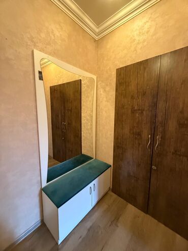 Uzunmüddətli kirayə mənzillər: 9/6 2otaq
Şəraitli 700 azn ailəliyə.
Maklerlər yığmasın -da lalafo.az — 8 Uzunmüddətli kirayə mənzillər: 9/6 2otaq
Şəraitli 700 azn ailəliyə.
Maklerlər yığmasın — 8