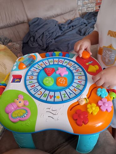 Ostale igračke: Ovaj interaktivni sto za aktivnosti dizajniran je da zabavi i edukuje — 3