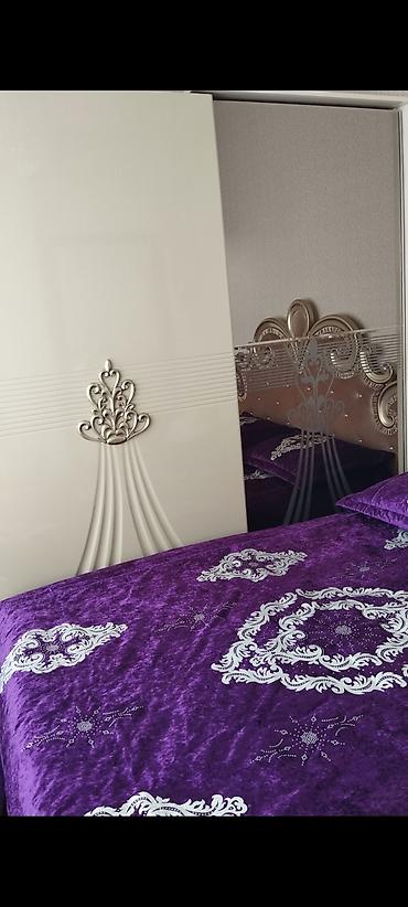 parca skaflar: Klassik üslubda yataq otağı dəsti - Yataq: Zərif qızılı ornamentli — 3