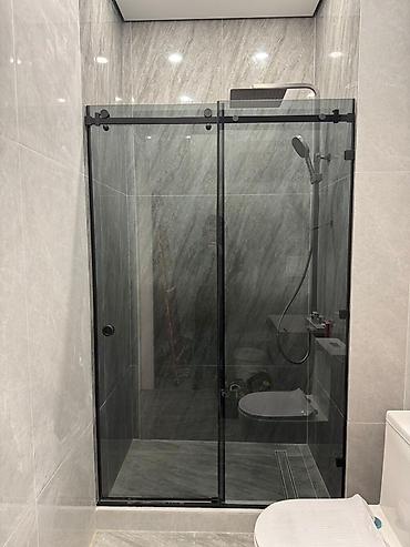 Душевые перегородки и ограждения: Душевые ограждения и перегородки из закалённого стекла на заказ. - — 22