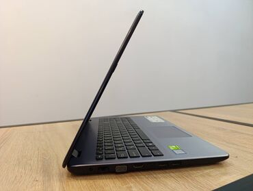 ASUS: ASUS 15.6 ", Intel Core i7, 256 GB — 6