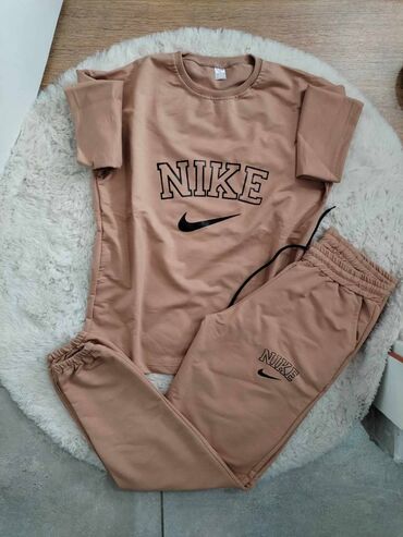 new yorker сремска митровица слике: Nike, XL (EU 42), color - Multicolored