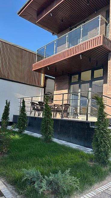 Продажа коттеджей и домов: 5 комнат, 412 м², 4 соток, Бишкек, ул. Ахунбаева / Малдыбаева — 26