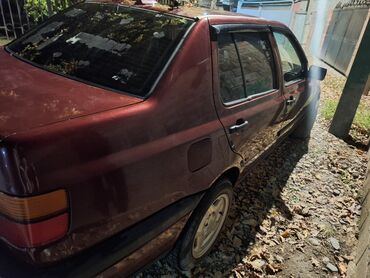 Volkswagen: Volkswagen Vento: 1993 г., 1.8 л, Механика, Бензин, Седан