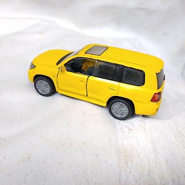 golf 2 igracka: Siku Toyota Land Cruiser V8 zuti 9 cm. malo izgreban Siku Toyota — 3