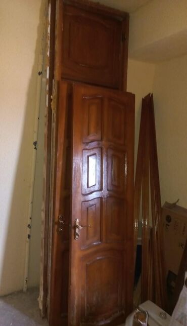 Бункерные двери: Bu dəqiqə otaq qapısı satılır. Qəhvəyi rəngli qapı, oymalı panellər və