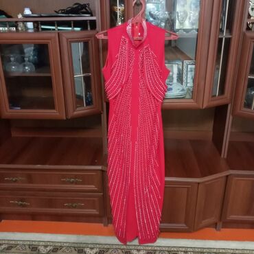 Платья: XL (EU 42), цвет - Красный
