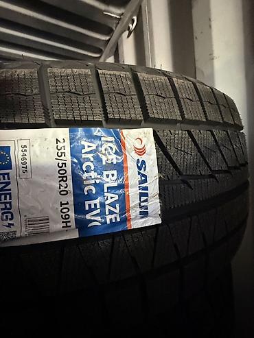 Зимние шины Sailun Ice Blazer Arctic EVO - Размер: 255/50 R20 -