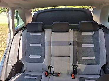 patoke: Volkswagen Tiguan 2.0 TDI, kompaktni SUV u srebrnoj metalik boji, sa — 9