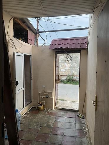 2 otagli həyət evi - Plan: girişli kiçik həyət hissəsi, 1 otaq, ayrıca