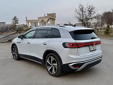byd e6: Volkswagen ID.6: 2022 г. — 2