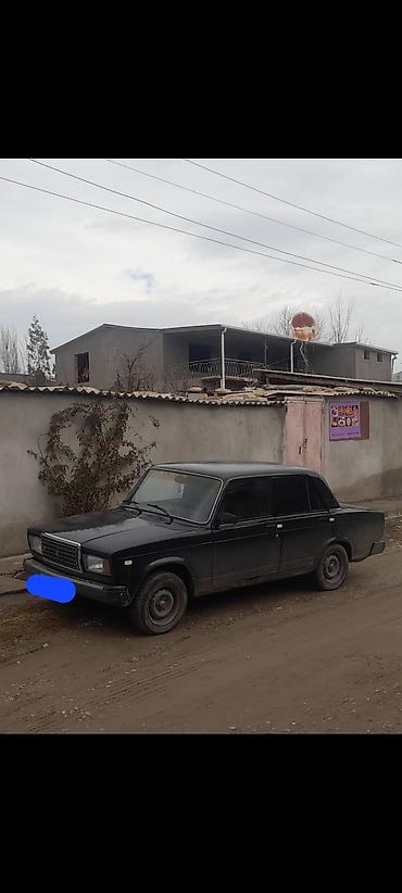 mercedes benz 208 d: Lada sedan (klassik “2107” seriyası görünüşü) – qara rəng, 4 qapı — 3